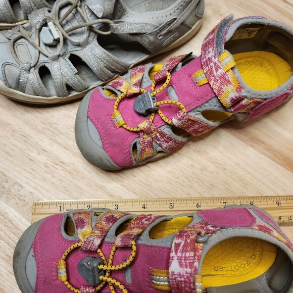 Keen Girls Youth Sandals – Size 2, Lot of 2 Pairs, Waterproof, Play Condition - Picture 9 of 10